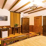 Castle Park 3* Berat