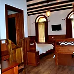 Castle Park Hotel Berat