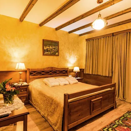 Castle Park 3* Berat