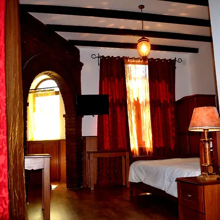 Castle Park מלון 3*