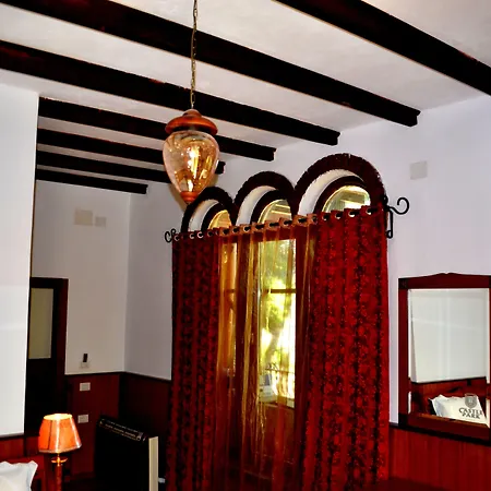 Castle Park מלון 3*