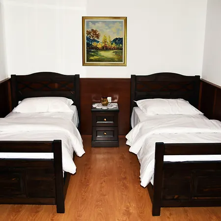 מלון Castle Park 3*