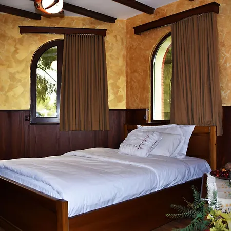 Castle Park מלון 3*