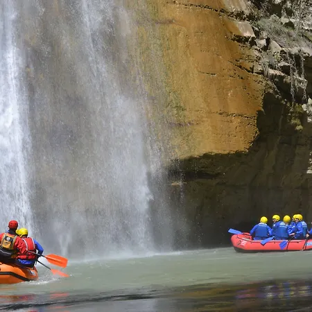 Castle Park מלון 3*