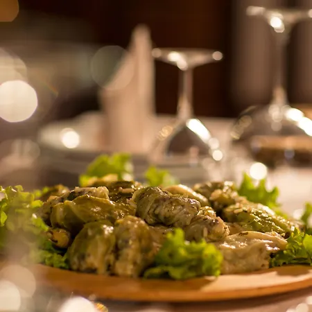 מלון Castle Park 3*