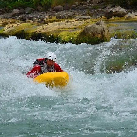 Castle Park מלון