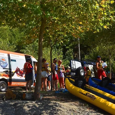 Castle Park מלון 3*