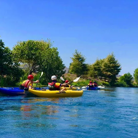 Castle Park מלון